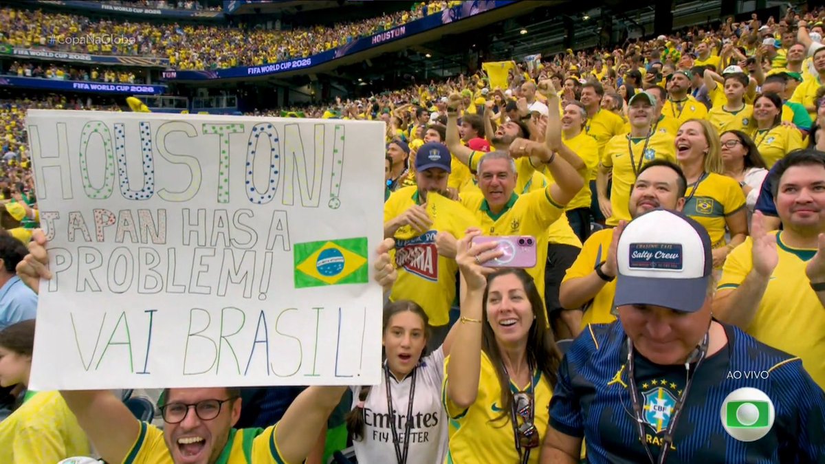 beyoncebrasil's tweet photo. Todo mundo da BeyHive que viu esse cartaz pensou na Beyoncé! 😂

#BRAxJAP https://t.co/xESDe8KO7M