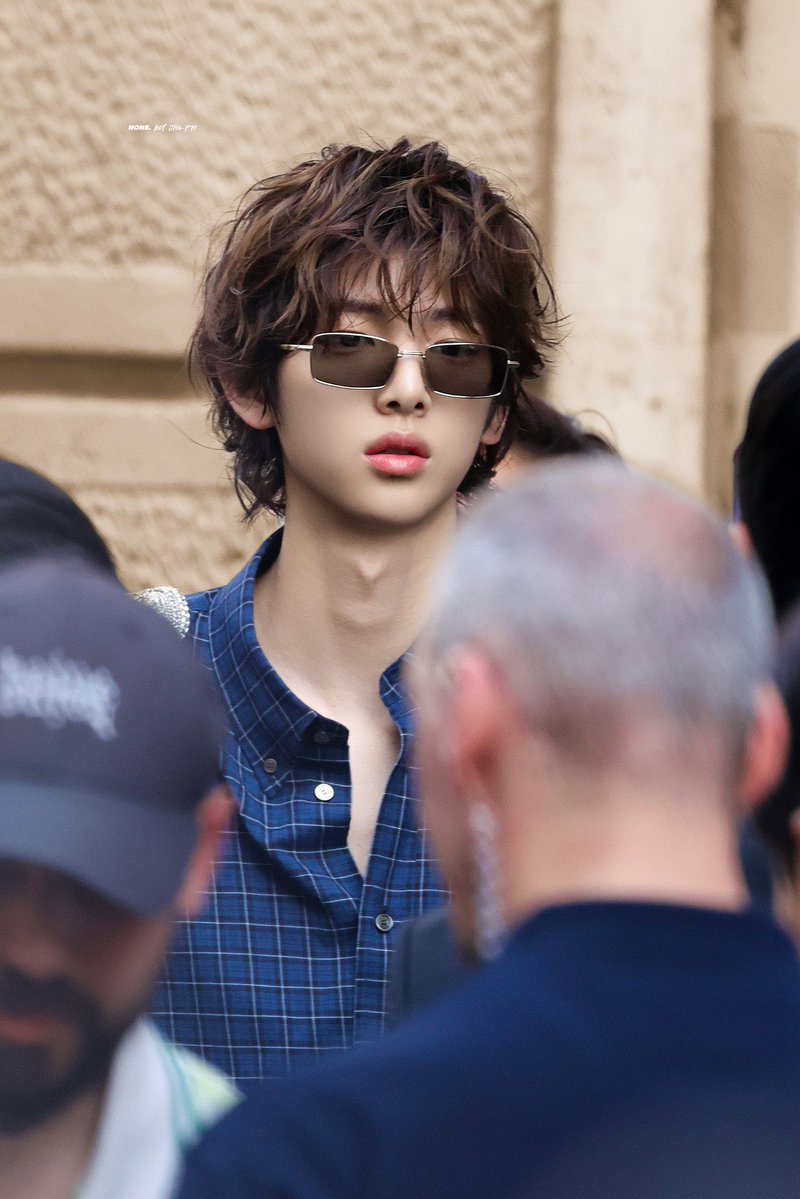 Jrrytrg's tweet photo. @JUHOONGLOBAL Juhoon turns Dior into a whole new level of fashion at PFW.

JUHOON MESMERIZES AT DIOR SHOW 
JUHOON GETTY IMAGE AT PARIS FASHION WEEK

#JUHOONxDiorSummer27 
#JUHOON 
#DiorSummer27 https://t.co/LxvSeYMg1K