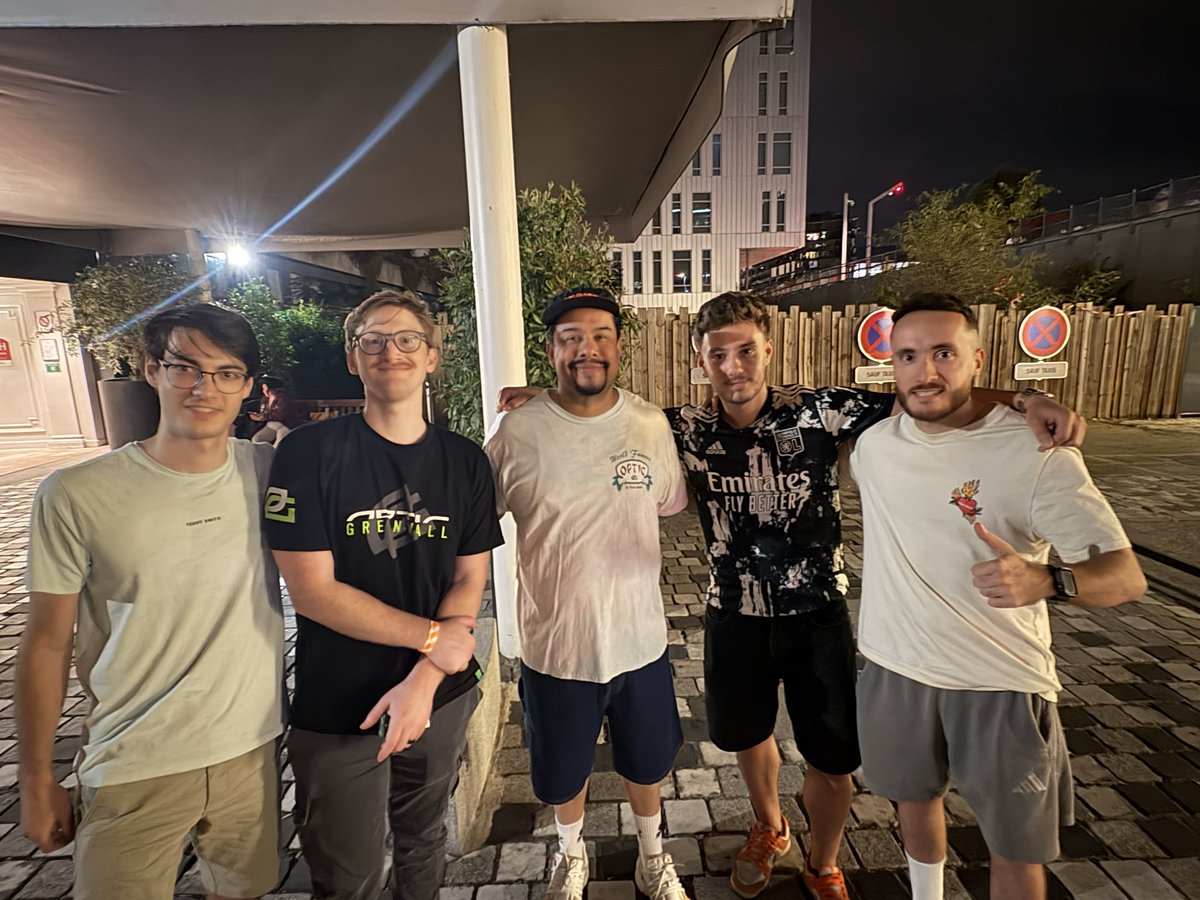 elliotj971's tweet photo. #GreenWall legends @scump @H3CZ / @OL x @OpTic soon… w/ @Hugo10chp @Leo_Vapo https://t.co/McsLMQaZOF