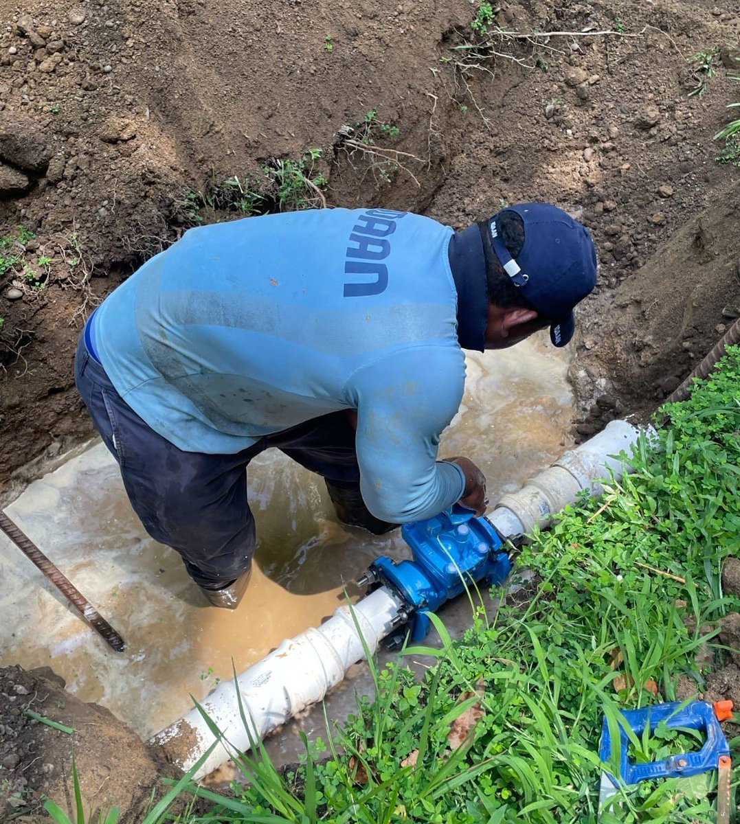 IDAANinforma's tweet photo. 📍 Herrera

¡Estamos trabajando en El Limón de Santa María! 

👷‍♂️💧Nuestro equipo técnico realiza labores en el sistema de agua potable de esta comunidad. 

👨🏻‍🔧💧Con estas acciones buscamos mantener la continuidad del servicio y responder al agotamiento de los pozos profundos que abastecen este sector.