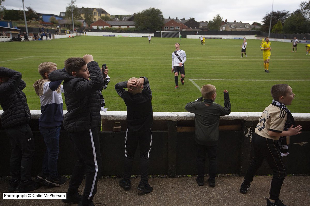 MossleyAFC's tweet photo. 𝗗𝗼𝗻’𝘁 𝗹𝗲𝘁 𝘆𝗼𝘂𝗿 𝗰𝗵𝗶𝗹𝗱𝗿𝗲𝗻 𝗴𝗿𝗼𝘄 𝘂𝗽 𝘁𝗵𝗶𝗻𝗸𝗶𝗻𝗴 𝗳𝗼𝗼𝘁𝗯𝗮𝗹𝗹 𝗶𝘀 𝗮 𝗧𝗩 𝗽𝗿𝗼𝗴𝗿𝗮𝗺𝗺𝗲…

Buy your Season Ticket today!

🎟️ Adult £170
🎟️ Concession £100
🎟️ 12-17 £25
🎟️ Accompanied U12s FREE

To order:

📧 Email info@mossleyafc.co.uk

⚪️⚫️ https://t.co/P7y7OJ7f5n