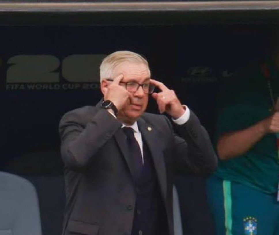 realmilgrauu's tweet photo. 🚨ATENÇÃO AO ANCELOTTI NO MOMENTO DA VIRADA DO BRASIL!

Esse velho tem a AURA. https://t.co/b6uE3FW1cY