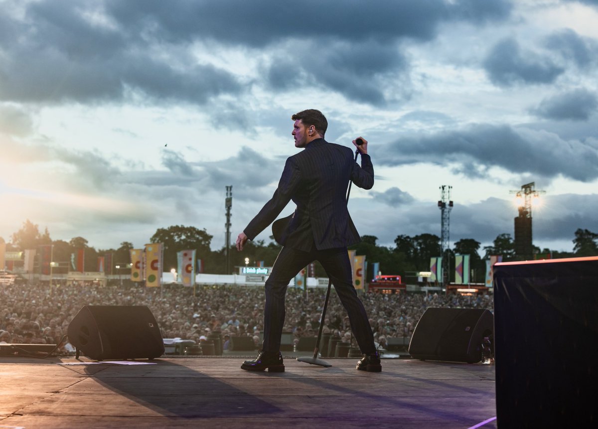 MichaelBuble's tweet photo. Malahide Castle. Unreal setting. Even better crowd. Thanks for an amazing night, Dublin. You never disappoint. Let’s do it again soon! https://t.co/nK5obZkinN