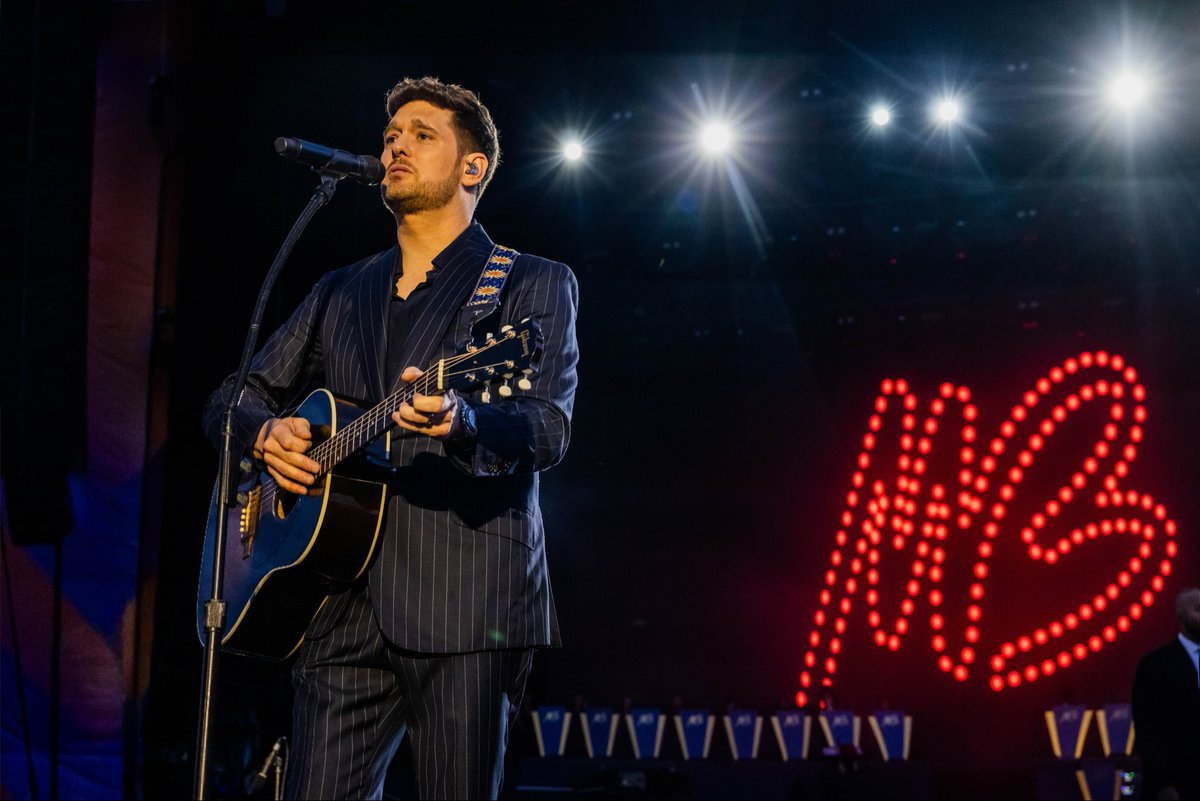 MichaelBuble's tweet photo. Malahide Castle. Unreal setting. Even better crowd. Thanks for an amazing night, Dublin. You never disappoint. Let’s do it again soon! https://t.co/nK5obZkinN