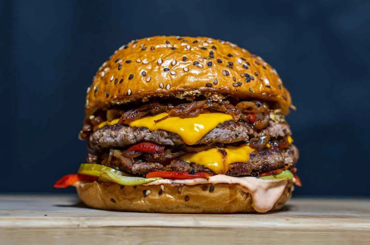 Decanter's tweet photo. A medium-rare burger with Washington State Syrah is 'pretty close to perfect.'

Decanter's Chris Mercer has the full guide to what to drink with your burger tonight, and some of the answers will surprise you. 🍔🍷 

Link below.

https://t.co/6sS9y2BvxC https://t.co/WokcGMIxQp
