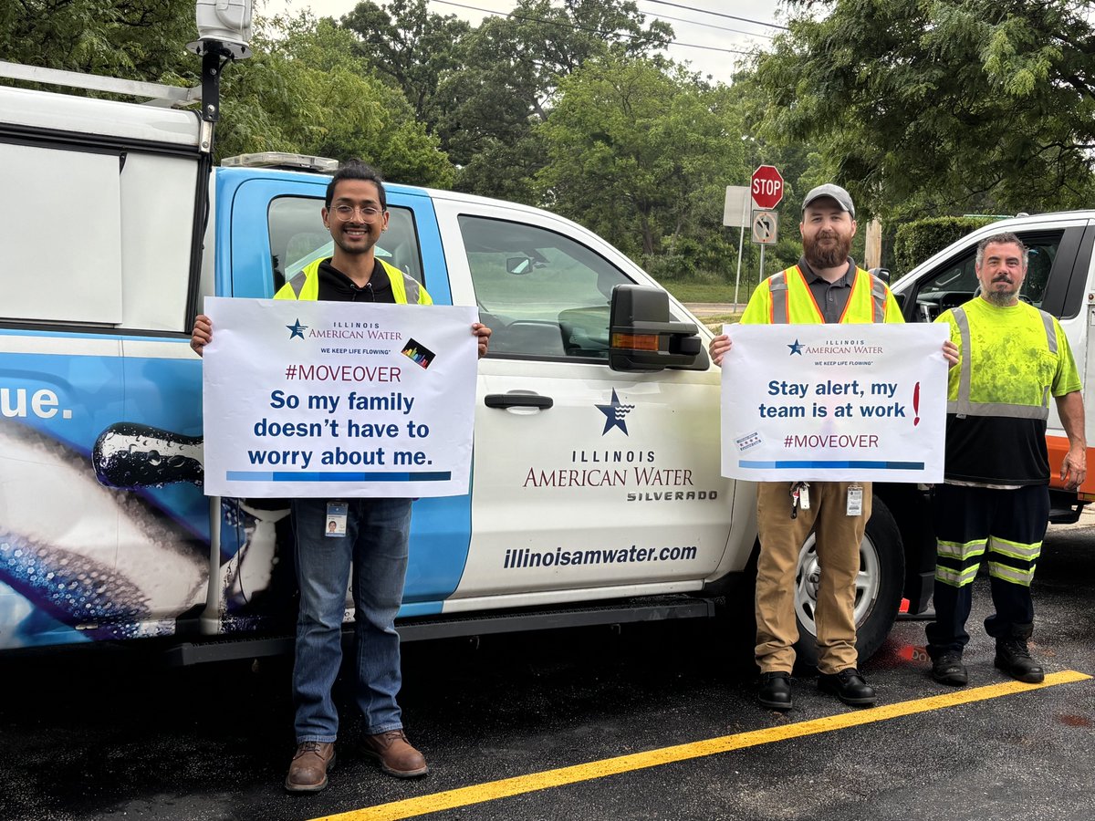 ilamwater's tweet photo. Stay alert, our team is at work! Illinois American Water would like to remind you about Scott's Law, which requires all motorists to #MoveOver when encountering stopped or disabled vehicles displaying warning lights. Read more: https://t.co/bUOtBasyJp https://t.co/FPedZNj4RV
