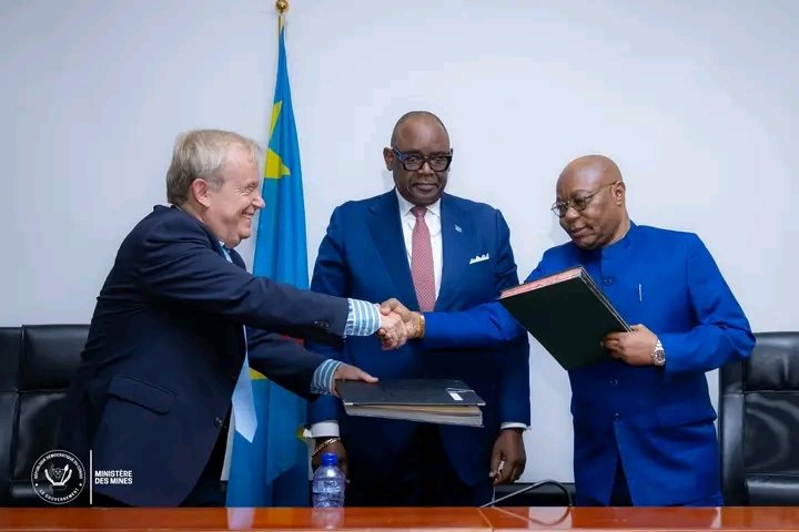 RJIMC_Officiel's tweet photo. 🇨🇩 Le RJIMC salue la signature de l'Accord-cadre entre le FOMIN et ADEX Platform AG, une avancée vers une filière diamantifère plus transparente, innovante et créatrice de valeur en RDC.

#RJIMC #RDCMines @MinMinesRDC https://t.co/FXw1T92jP7