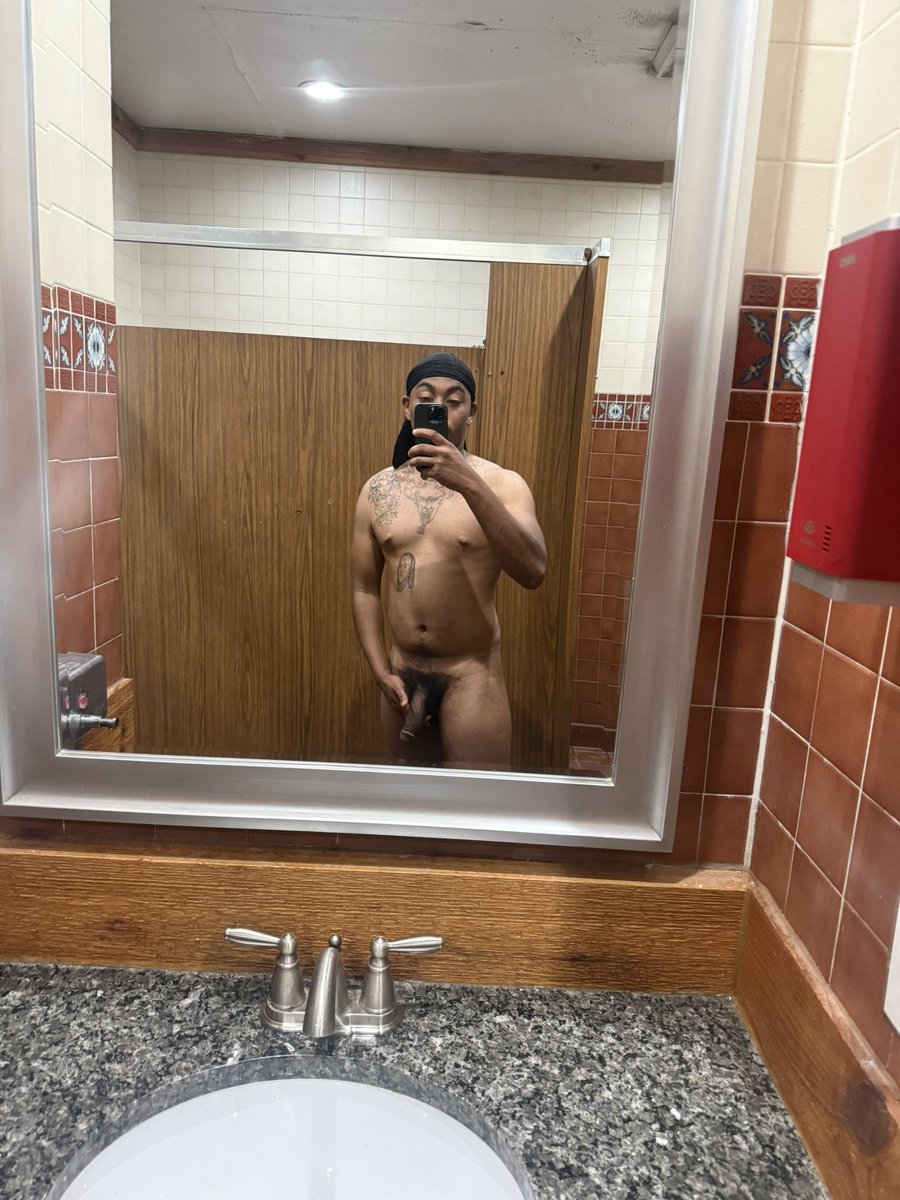 Moneymunxh's tweet photo. In a public bathroom. Come okay with me here.

https://t.co/XeDzSNTLs7 https://t.co/HDNZ9eDraW