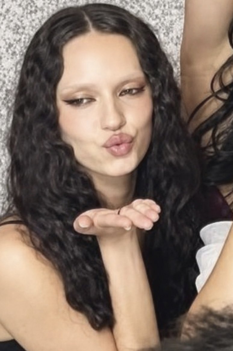 danielavzini's tweet photo. this cutie 💋 https://t.co/eAc3WFzjHs
