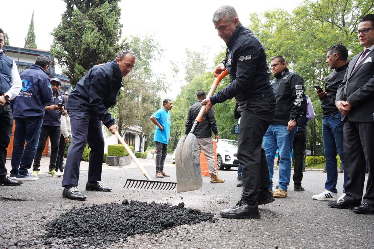 mauriciotabe's tweet photo. Los límites en el mapa no son pretexto.👊🏻

Le entramos parejo con  @cuajimalpa_gob @carlosorvananos para mejorar la frontera entre alcaldías: bacheo, poda, alumbrado y repavimentación en Olivos, Abedules y Araucarias.

Trabajando sin límites.✅ https://t.co/yVIwpFGAap