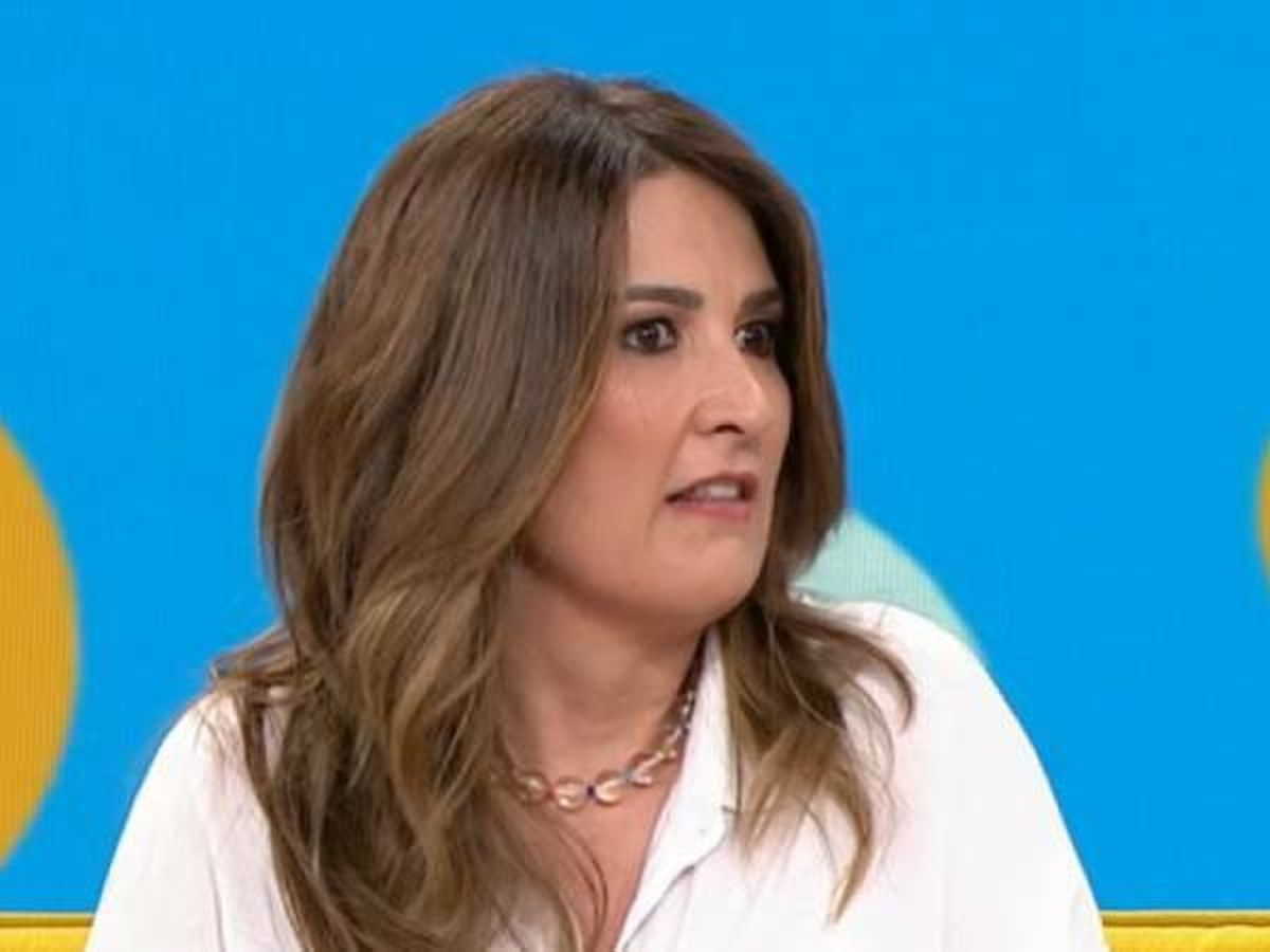 JoanAC_93's tweet photo. Laura Fa m’ha dedicat un vídeo. Una tertuliana habitual dels mitjans públics, regada per l’ecosistema mediàtic que paguem tots, fent veure que ha descobert una gran exclusiva: que jo “defenso” Arnau Liesa.

Fals. Manipulació barata.

He dit, i ho repeteixo, que la relació d’Arnau Liesa, vista des de fora i sense conèixer-los de res, no m’agrada gens. Em sembla èticament molt greu, políticament indefensable i incompatible amb una candidatura pública. Per això Aliança Catalana l’ha apartat. 

El que jo he fet és una altra cosa: desmuntar la hipocresia de tota aquesta esquerra mediàtica que ara crida “pedofília” com si fos confeti, quan llei en mà Arnau Liesa no és pedòfil. Si algú creu que hi ha delicte, que el denunciï. Si la justícia ha d’actuar, cap problema: es respecta. Però ara mateix no consta cap procediment judicial contra ell.

El que no acceptaré és que una vividora del moralisme televisiu agafi un tuit meu, el retorci i digui que defenso el que expressament he dit que no m’agrada gens.

I ja que Laura Fa està tan escandalitzada, potser podria fer un vídeo igual de vehement sobre els audios de prostitució d’Ábalos i Koldo. O sobre els presumptes casos d’assetjament sexual dins el PSOE, com el cas de Galícia. O sobre els matrimonis forçats amb nenes i adolescents a Catalunya. O sobre la mutilació genital femenina. O sobre el burca, el hijab imposat i la submissió de la dona en tants països musulmans. O sobre la DGAIA, un cas de corrupció a Catalunya on hi ha nenes menors implicades. O només us preocupen les menors si serveixen per atacar Silvia Orriols?

Quan encaixa amb el relat, bramen. Quan els trenca el relat multicultural o esquerranós, callen.

I la cirereta: acabar fent referència al meu físic. Després aquesta mateixa gent s’omple la boca parlant de gordofòbia, respecte, salut mental i no sé quantes lliçons més. Però si no penses com ells, barra lliure per atacar-te el cos.

Això és Laura Fa: moralina de plató, hipocresia subvencionada i superioritat moral de saldo.

No he defensat Liesa. He criticat la vostra mentida.

I si això no ho entens, posa-t’hi fulles. Hipòcrita.