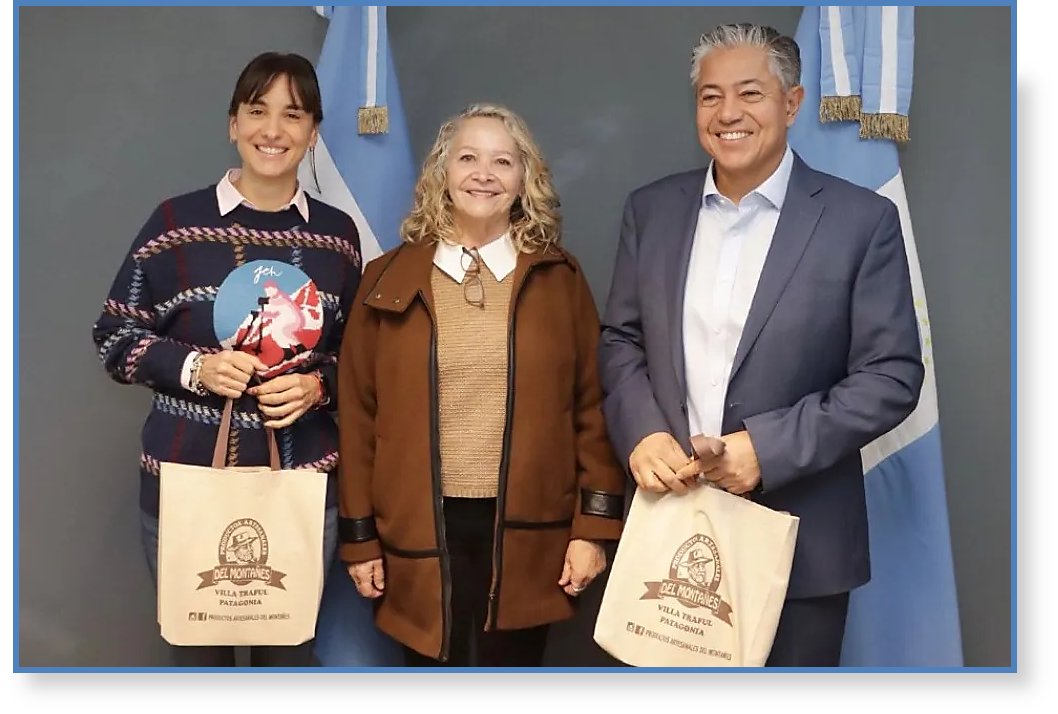 OPINIONPROPIA22's tweet photo. https://t.co/43zSlbdryP Se formalizó la titularidad inmueble a favor de dos empresas tradicionales de Villa Traful, conocidas como la Fábrica de Alfajores Del Montañés, representada por Patricia Pasaron y Del Bosque Apart Hotel, https://t.co/lHQvUuKGSA