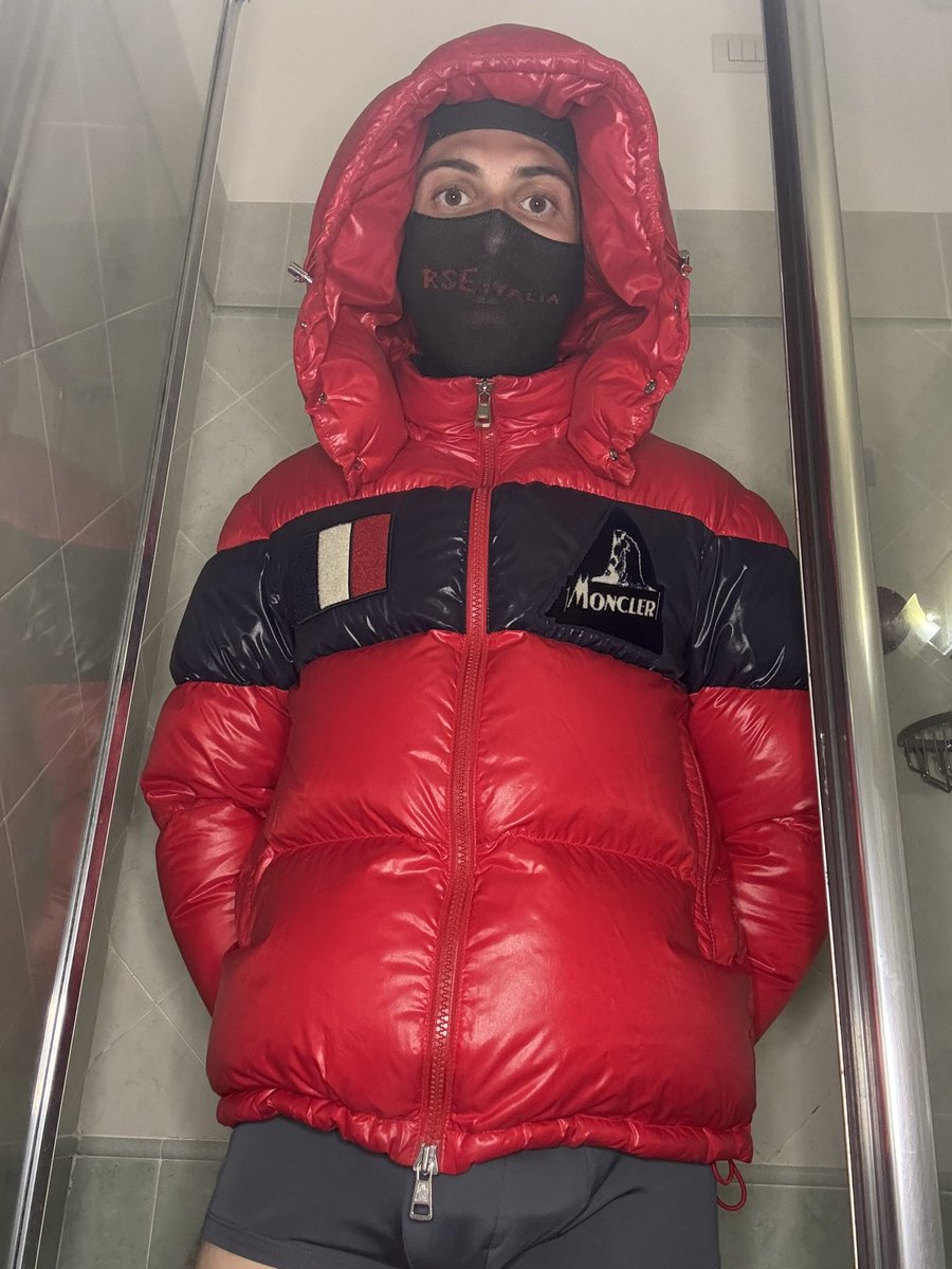 DOC9918's tweet photo. Where are my puffer slaves?
Cmon boys, come to me😈
#pufferjacket #monclermaster #pufferjacketgay #puffer #downjacket #moncler https://t.co/UJF4TMabbt