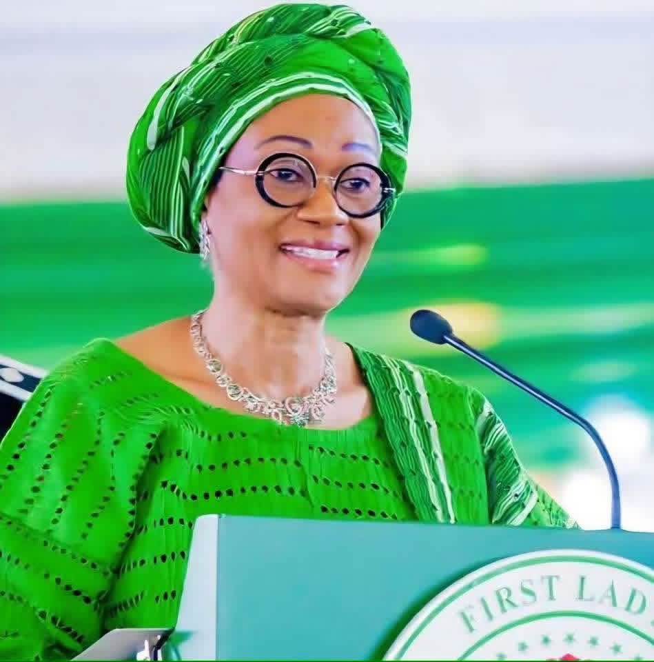 abdullahayofel's tweet photo. Criticism Will Not Stop Me from Empowering Akara Sellers, Other Women Traders’ – Our Mummy First Lady❤️🇳🇬 https://t.co/OCXogceoPH