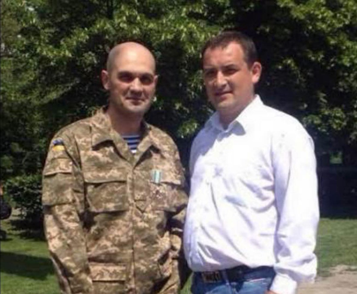 KischukYrii's tweet photo. Світлана Самарська 

Як про€бать геть усе: імʼя (хотіла написати чесне, але стрималася), довіру виборців, гідне майбутнє.

Історію Сергія Кузьміних згадують з 2022 року, коли його викрили в одержанні «неправомірної вигоди». Памʼятний момент: коли детективи намагалися вручити https://t.co/hs3Saznfxb