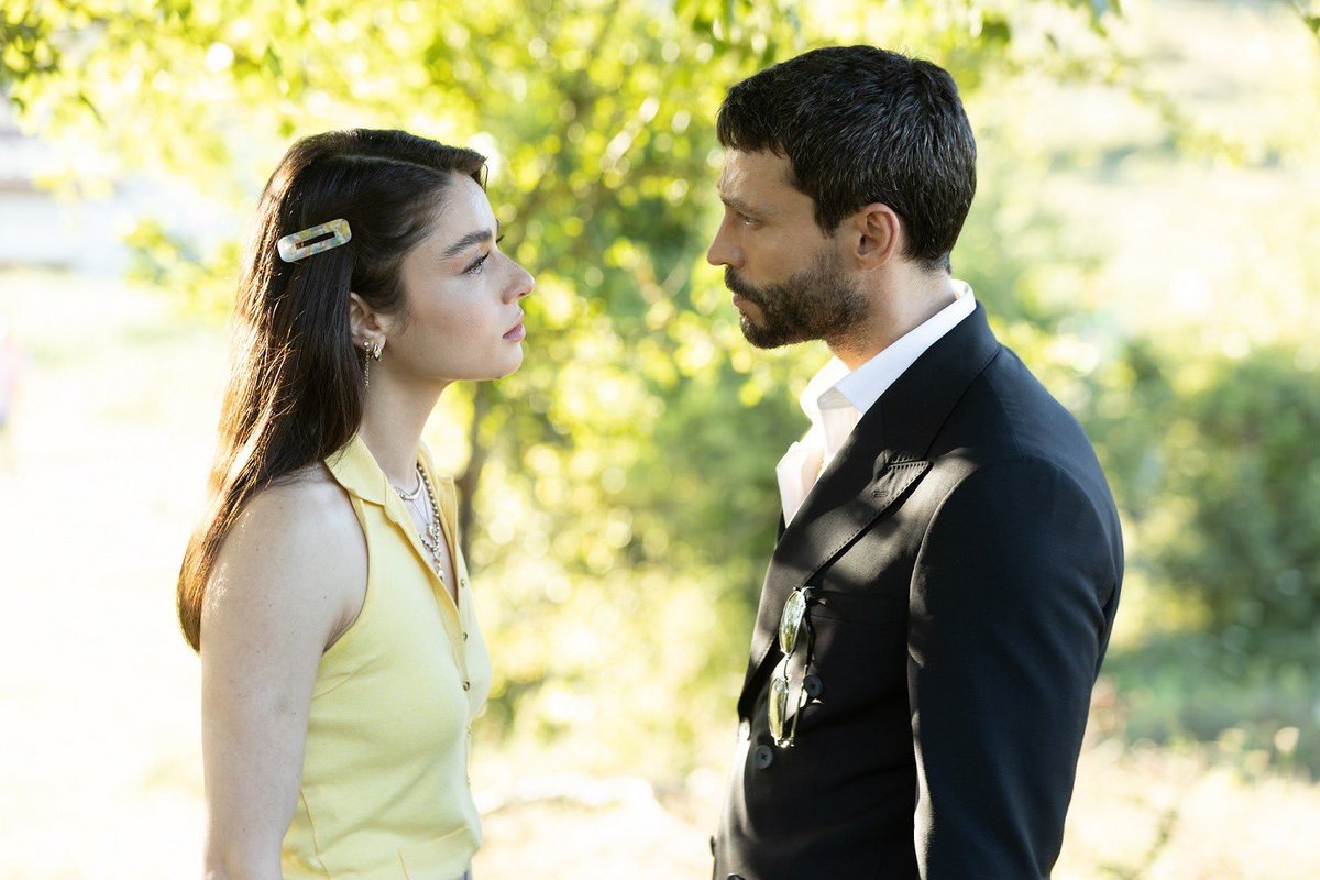 dizievrenii's tweet photo. Ayça Ayşin Turan &amp; Ekin Koç 💫

#DefKad #MuhtemelAşk https://t.co/zUTEH76kaL