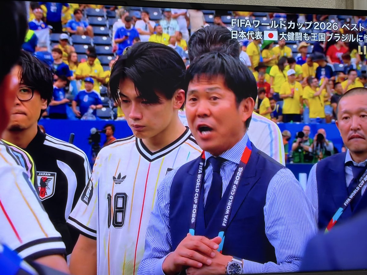 Hy10Ky23's tweet photo. 試合後のブラジルの選手達の喜びよう見るとやっぱり苦しんだ、簡単な相手じゃなかった、ブラジルを追い込んだのは事実 https://t.co/HSni5wWXHj
