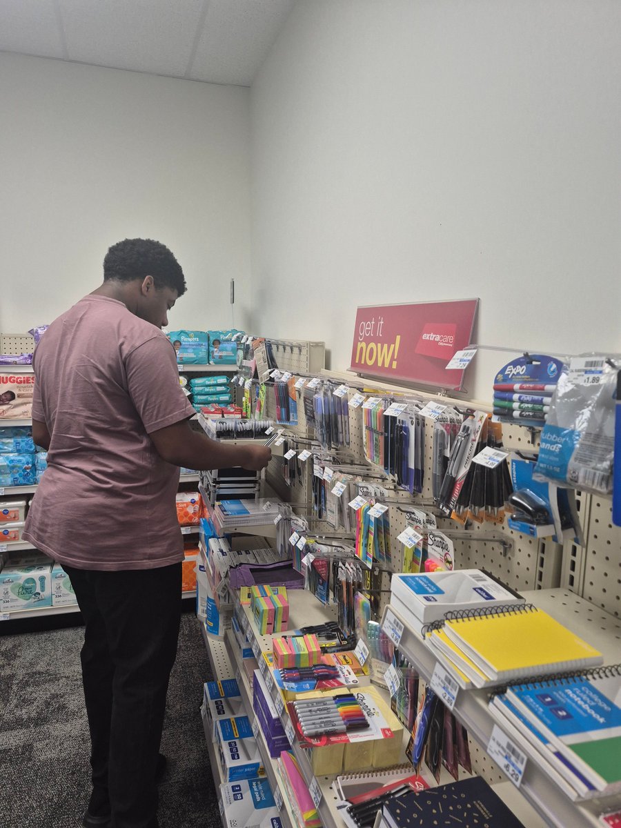 theheartprogram's tweet photo. Happy Monday from H.E.A.R.T.'s CVS Retail Training class! Today the class worked with our Director of Programs, Paola Espinal, covering what to expect at a job site, and they also spent some time training in the CVS mock store!
 #JobSkills #MondayMotivation https://t.co/ZqtBtUhkxF