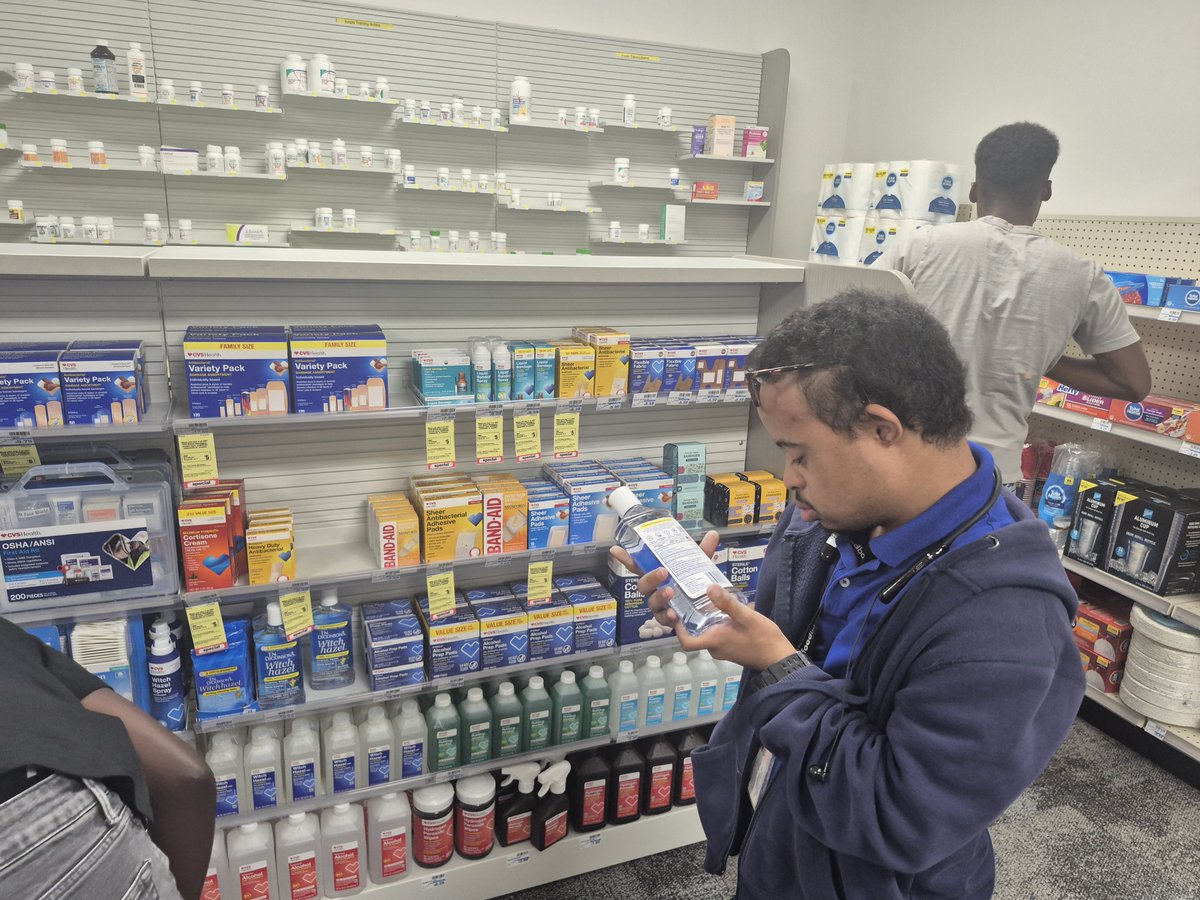 theheartprogram's tweet photo. Happy Monday from H.E.A.R.T.'s CVS Retail Training class! Today the class worked with our Director of Programs, Paola Espinal, covering what to expect at a job site, and they also spent some time training in the CVS mock store!
 #JobSkills #MondayMotivation https://t.co/ZqtBtUhkxF