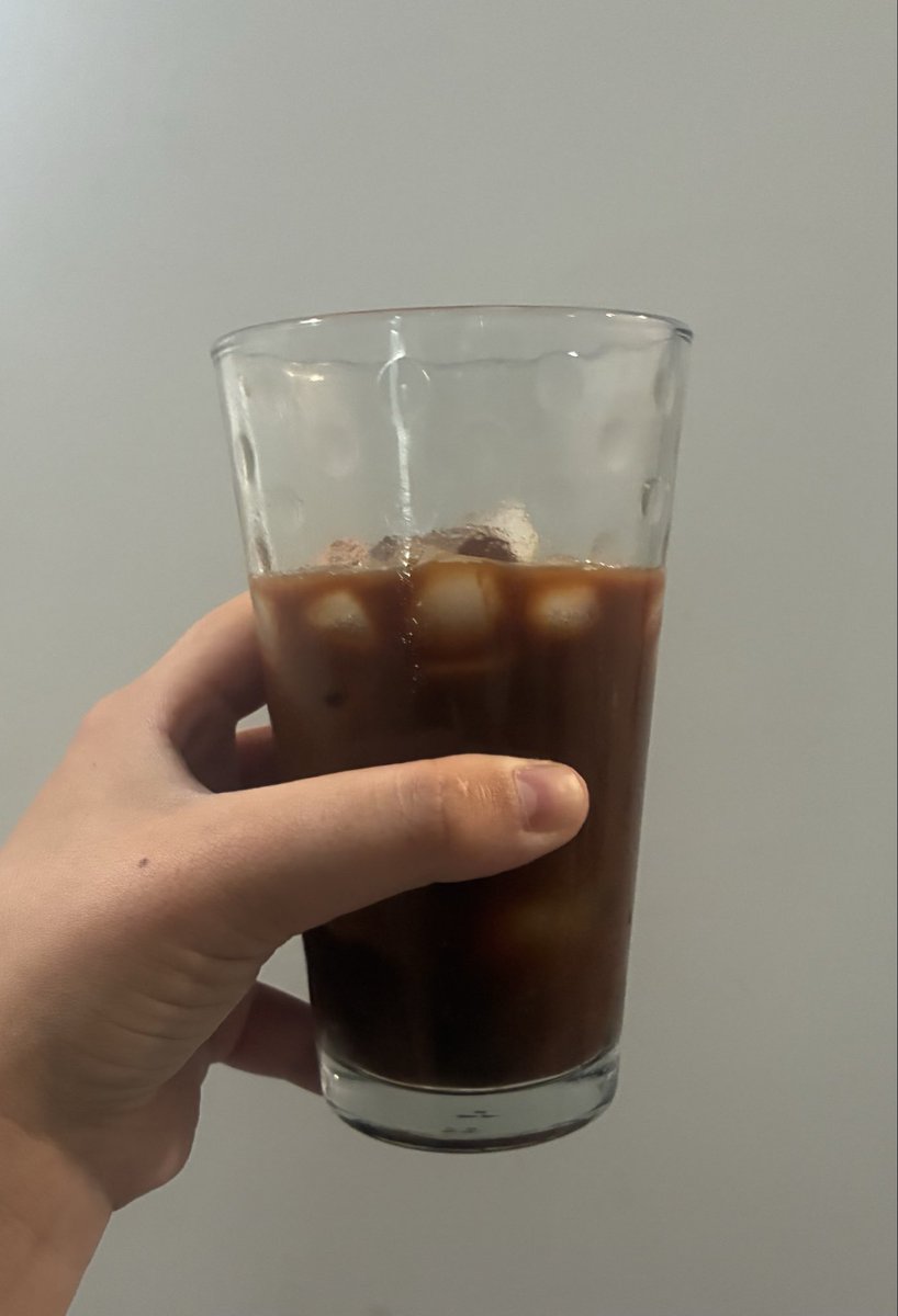 NeedToBeSkinnii's tweet photo. Breakfast is chocolate milk espresso 😋 only around 70 calories. No protein though 🙃 https://t.co/bLqX5gSAyM