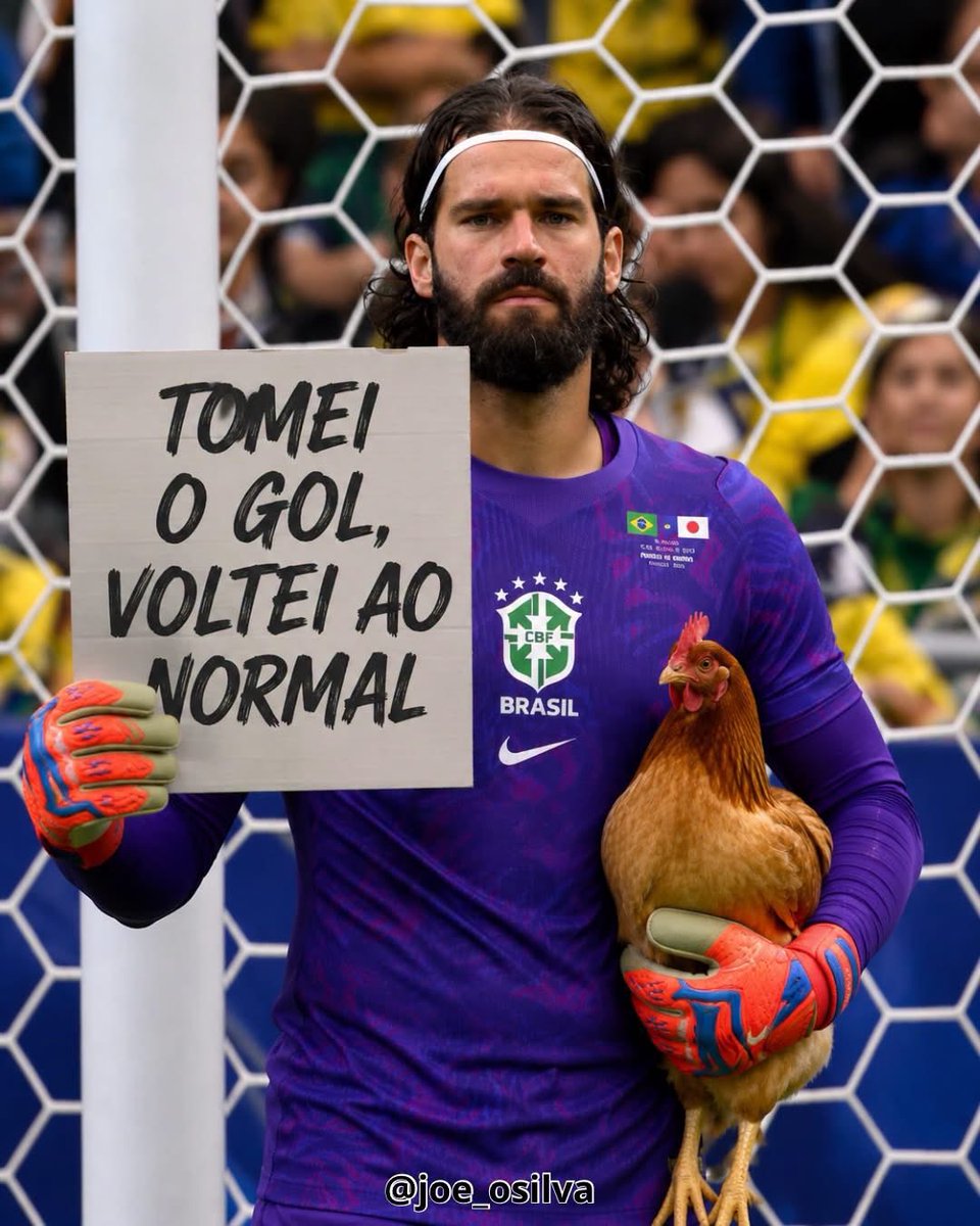 astanki's tweet photo. Que frangueiro Alisson, goleiro não deve ficar tocando a bola na área https://t.co/2WUkCcQriQ