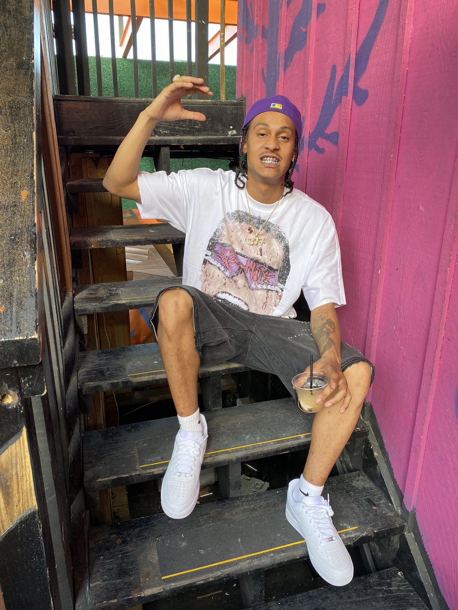 vinnywewinnin28's tweet photo. Happy 2️⃣6️⃣ to me 🥂🎱💯♋️#pnk https://t.co/hciVuWohZB
