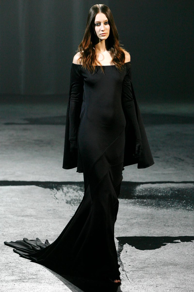 patchtopia's tweet photo. alana zimmer for givenchy s/s 2007 couture https://t.co/aviCKDQBYs
