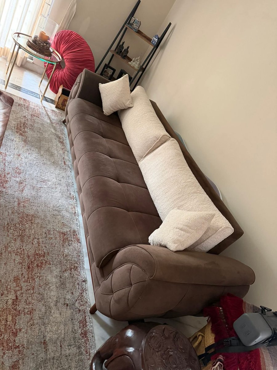 zain175's tweet photo. A mutual here selling their sofas in Defence Phase 1 in Lahore. 2 lac for two sofas. If you're interested let me know.
Please RT as well! https://t.co/YIBHVibEkw