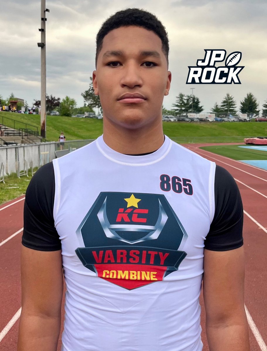 JPRockMO's tweet photo. Central Missouri lands a verbal commitment from  2027 big-time 6’4” 230 DE prospect Andre Ballard:@AndreBallard_05 
Great get for the Mules on the talented defensive end prospect. @UCMFootballTeam https://t.co/4F1bPrxHEV