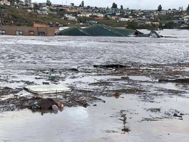 AmaMpondomise1's tweet photo. I'm here to remind everyone that there were floods in Mthatha in February of this year. Not a single helicopter was deployed to rescue victims only until 7 days later. Even then it was one Oryx from SAAF. 104 people died from this, and some are still missing till this day. https://t.co/O6NaUmLOQD