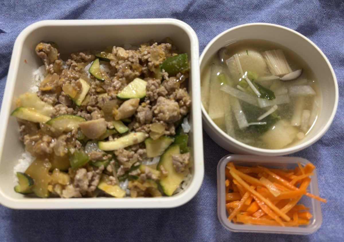 kanata_lunch's tweet photo. おはようございますっ
今日もお天気悪いのかな？
暑くなければよしっ‼︎

旦那さんいつもありがとう
今日も大好き
気をつけていってきてね
世界は平和であれ

#旦那弁当 #お弁当 #お弁当記録 https://t.co/fAY2dksn5b