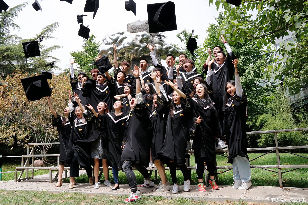 persi018's tweet photo. Today’s walk down memory lane ends with caps, gowns and a whole lot of new beginnings. Graduation 2024, we made it! https://t.co/RCYJb80pft