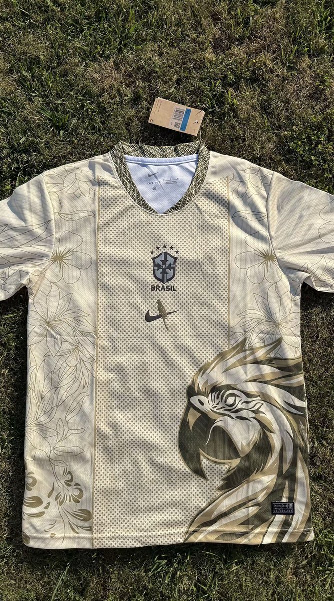maarsinho's tweet photo. ceux qui veulent un fournisseur de maillot de foot je vend le mien 5🥎 seulement https://t.co/yelg85IBZE
