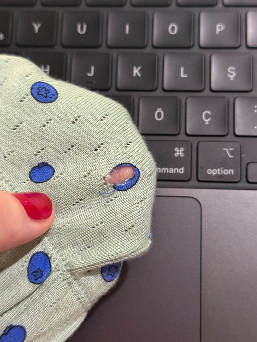 fusunn_ay's tweet photo. @PentiTr yine penti ve yine bir yırtık vakası!23 haziran’da aldığım pijama destek olabilir misiniz ? https://t.co/sGMZ9r18iJ