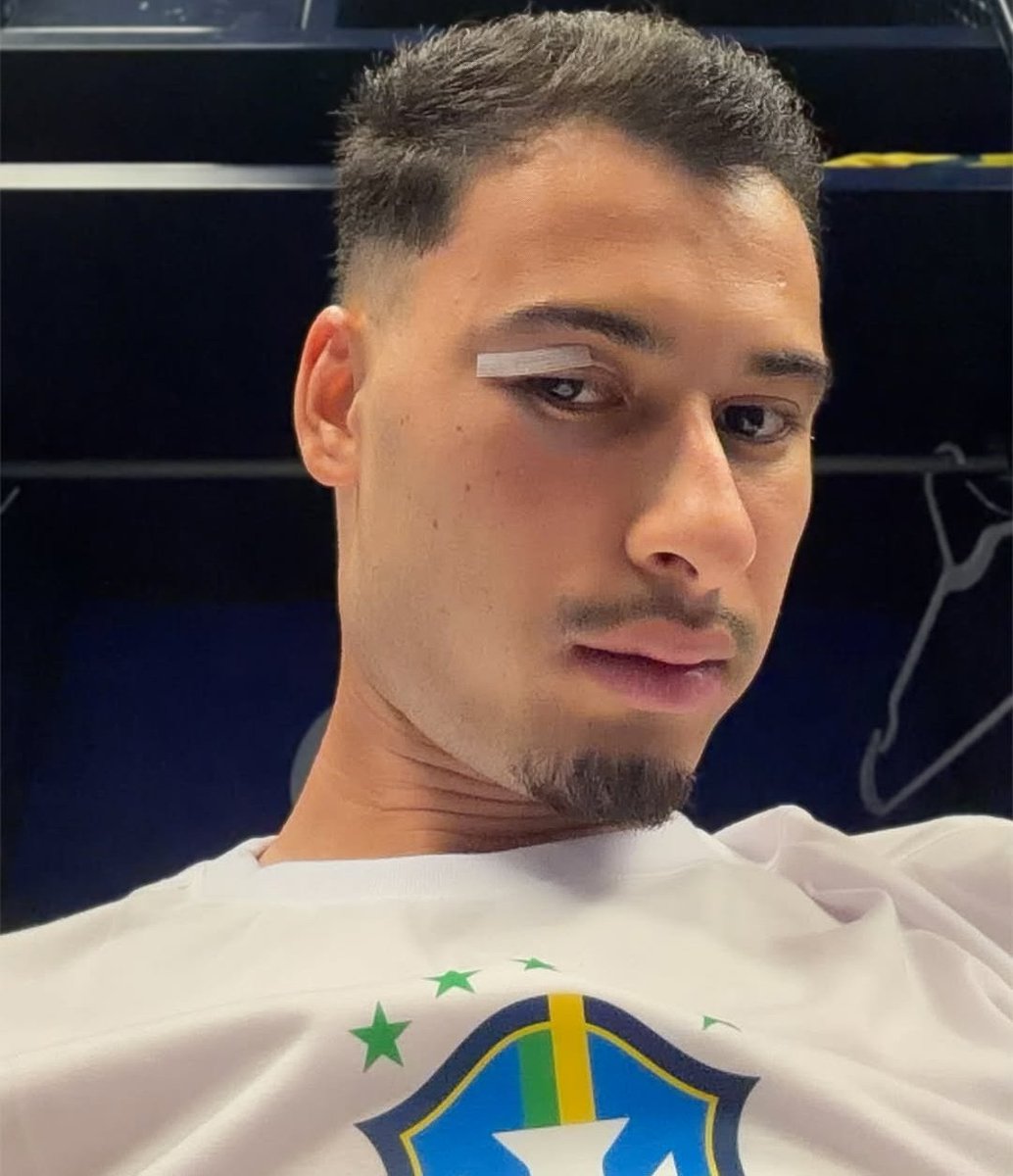 futgostoso's tweet photo. mundinho gabriel martinelli primeiro twink do brasil https://t.co/agBAVlMrA0