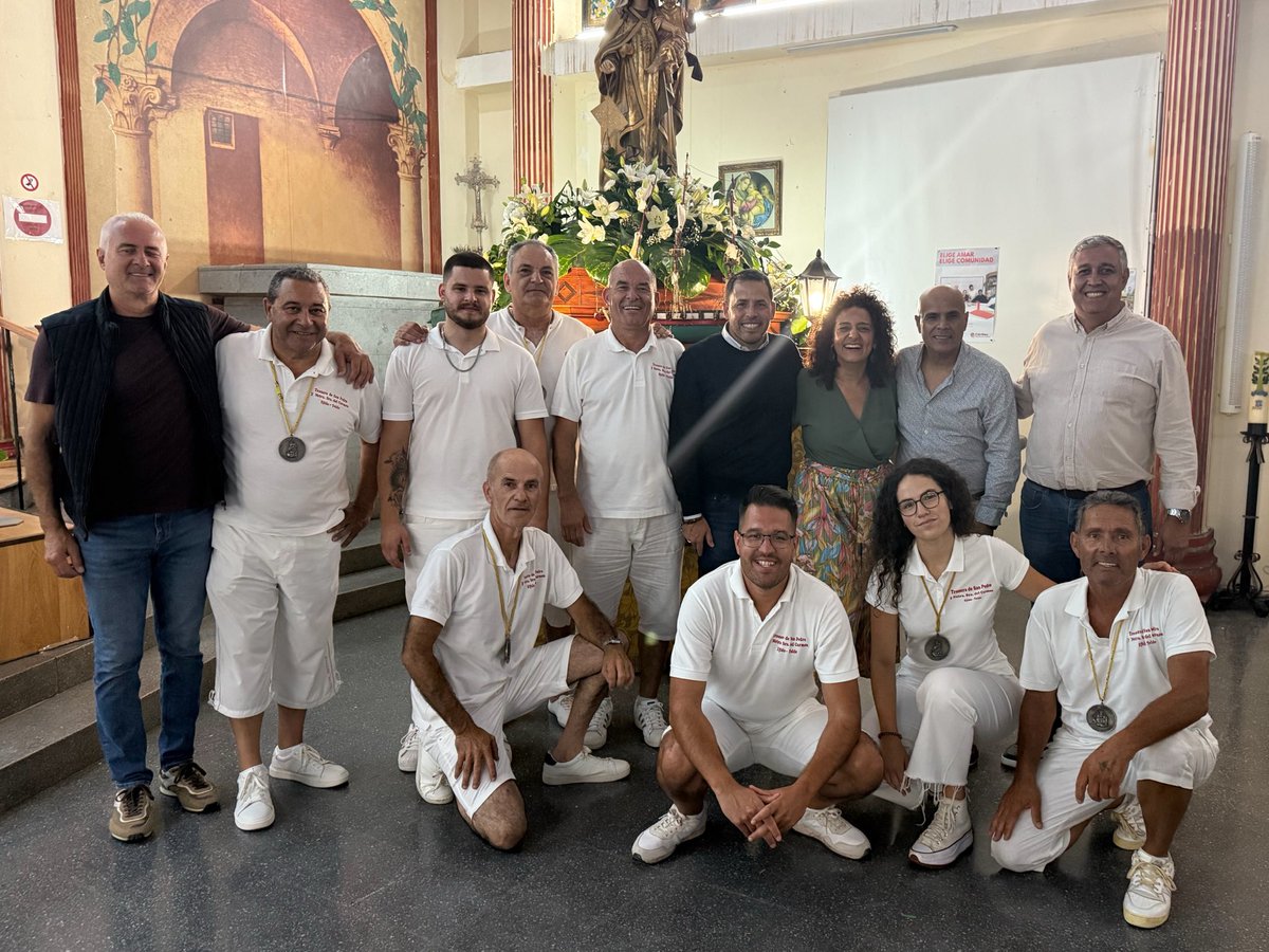hectorjsuarez's tweet photo. Hoy acompañé a los vecinos y vecinas del Barrio del Ejido, en la función y posterior procesión en honor a San Pedro y la Virgen del Carmen.
Mi reconocimiento a la Comisión de Fiestas por sus 20 años de dedicación y compromiso con el barrio. Gracias por mantener las tradiciones. https://t.co/mxwb0hoK5j