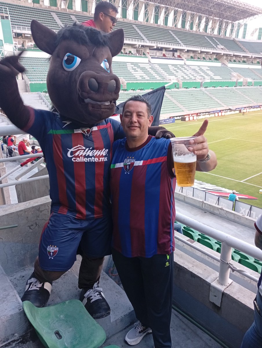 lroa642's tweet photo. @Atlante Además de ser orgullosamente atlantista y mi familia también, estamos disfrutando mucho el mundial y hoy en día la selección se me figura mucho al atlante dando el corazón en cada uno de los partidos y hoy más que nunca merecemos trascender en este mundial viva México y el potro https://t.co/HODyME97gd