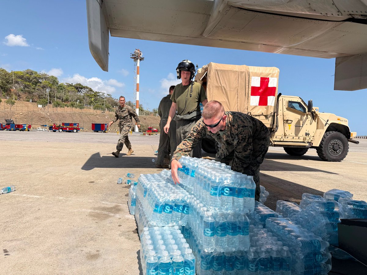 Southcom's tweet photo. U.S. military forces continue to support @StateDept-led U.S. government earthquake relief efforts in Venezuela.

Today’s update:
☑️ @usairforce C-17 Globemaster cargo aircraft are delivering a U.S. Marine Combat Logistics Company that will bring heavy equipment, engineering assets, water purification capabilities, and more.

☑️ Air Force C-17s and C-130 Hercules cargo aircraft continue airlift support.

☑️ The Contingency Response Element (CRE) and a U.S. military Airfield Assessment Team are assisting the Venezuelan government, local aviation authorities, and the U.S. interagency response team with safely expanding the flow of inbound and outbound air traffic at key airports near the epicenter.

☑️ @USMC MV-22 Ospreys continue moving personnel and assistance across the nation.

☑️ The @USNavy's USS Fort Lauderdale is at the Port of La Guaira delivering critically needed supplies and equipment.

☑️ U.S. Marine Corps UH-1Y Venom helicopters are supporting aerial assessments.

☑️ @USArmy CH-47 Chinooks are providing airlift support assistance.

Latest release: https://t.co/0uG6EX384s

@DeptofWar @SecWar @The24MEU @WHAAsstSecty @USForeignAssist @USAenEspanol @usembassyve