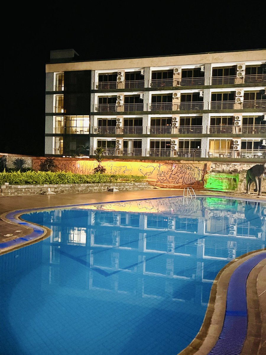 BOMAHHOTELLTD's tweet photo. Date night plans? 
We've got the menu, the mood, and the view. — All you need to bring is good company. 

📍 Bomah Hotel Limited.
☎️ +256 39 3238127 https://t.co/ICynnDQSJS