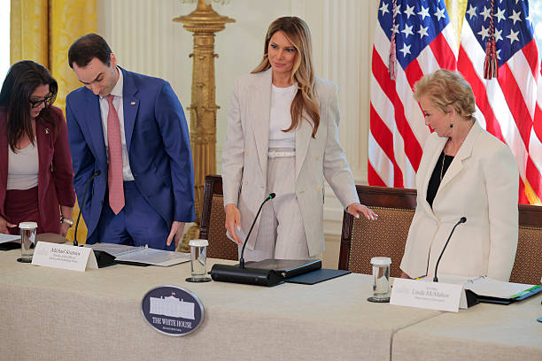 OnlyMelaniaTR's tweet photo. Commitment to the future, always MELANIA 🥰 

#OnlyMelania #MelaniaTrump #FirstLady #FLOTUS #BeBest 

(Photo: Getty Images) https://t.co/zKFzL1aOXw