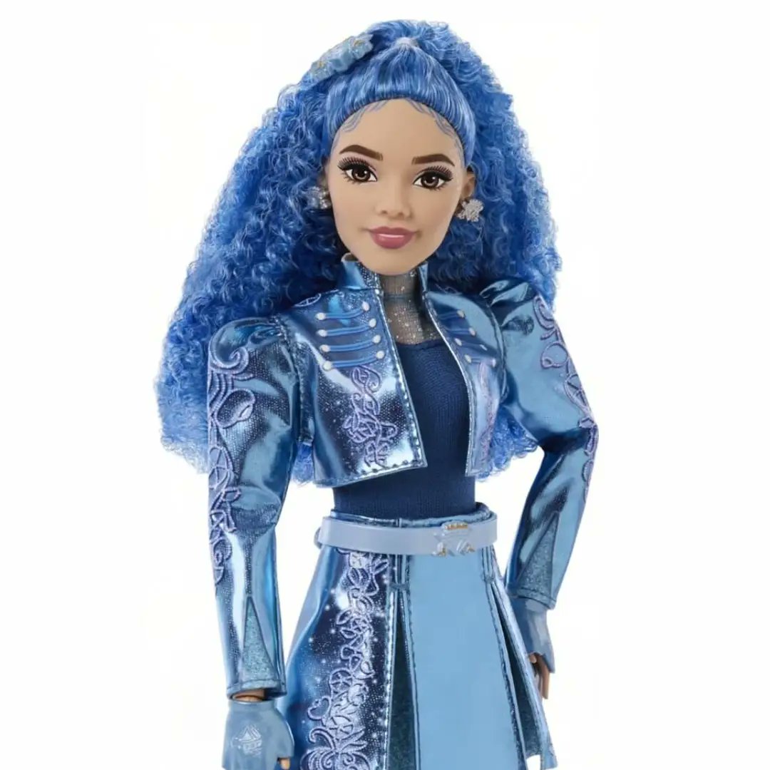Rise_of_Red's tweet photo. First look at the "Descendants: Wicked Wonderland" Red, Chloe, Pink, and Hazel dolls by Mattel 👀

Dolls are out July 1st 

CR: @seeingmount https://t.co/BtuCFJD1KO