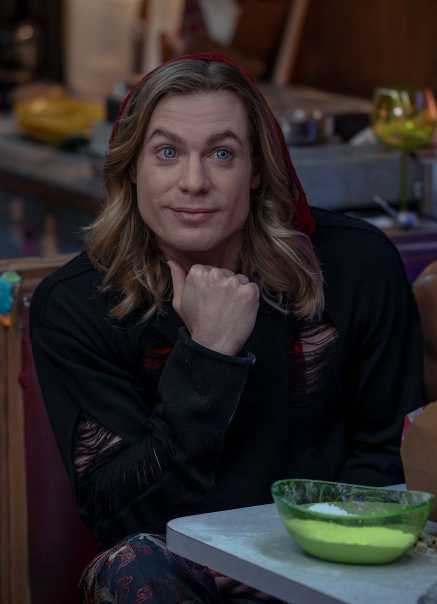 KRISVICTOIRE's tweet photo. they were together in a different century, I know, but there’s something so laughable about louis depicting lestat as this hyper-masculine figure, when this is literally lestat: https://t.co/1x4JfYLjpl
