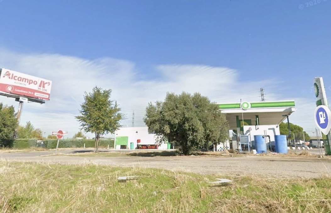 joseche_jagg's tweet photo. En la gasolinera de La Princesa teníamos este olivo que han procedido a talar en la reforma que han hecho. 
Cómo se puede permitir este ecocidio
@AytoAlcorcon @MIGUELANGELROZA @AlcorconEnBici @EnsancheSur @NewsEnsancheSur @Hardcorcon @EnASuroeste @AlcorconEco https://t.co/5xFE4xrMxA
