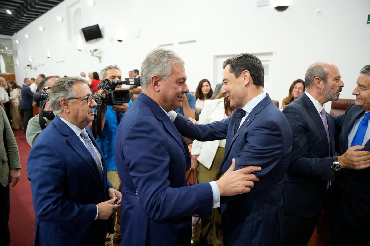 jlsanzalcalde's tweet photo. Andalucía necesita la estabilidad de @JuanMa_Moreno, un gobierno que tiene que seguir avanzando para seguir construyendo una región líder en España, con Sevilla como punta de lanza.

Hoy he asistido al discurso de investidura en el Parlamento de Andalucía. https://t.co/eYtNyrgrUf