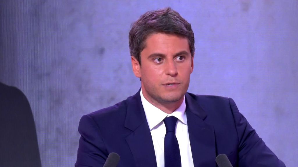 EnsembleActu's tweet photo. ⚡ Gabriel Attal continue de se différencier d'Édouard Philippe en réaffirmant sur LCI son refus d'un retour du clivage gauche-droite. https://t.co/HezMYGHJXw