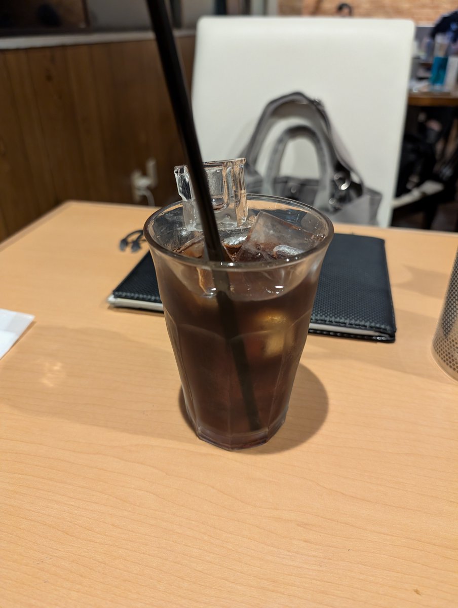 drf924's tweet photo. にわかですらないけど、🇧🇷🇯🇵見る為に深夜の秋葉原ﾊﾆﾊﾆ。
#秋葉原
#メイドカフェ
#ハニーハニー
#honeyhoney 
#サッカーDAY 
#FIFAワールドカップ2026 
#SAMURAIBLUE https://t.co/pZlStpP3UC