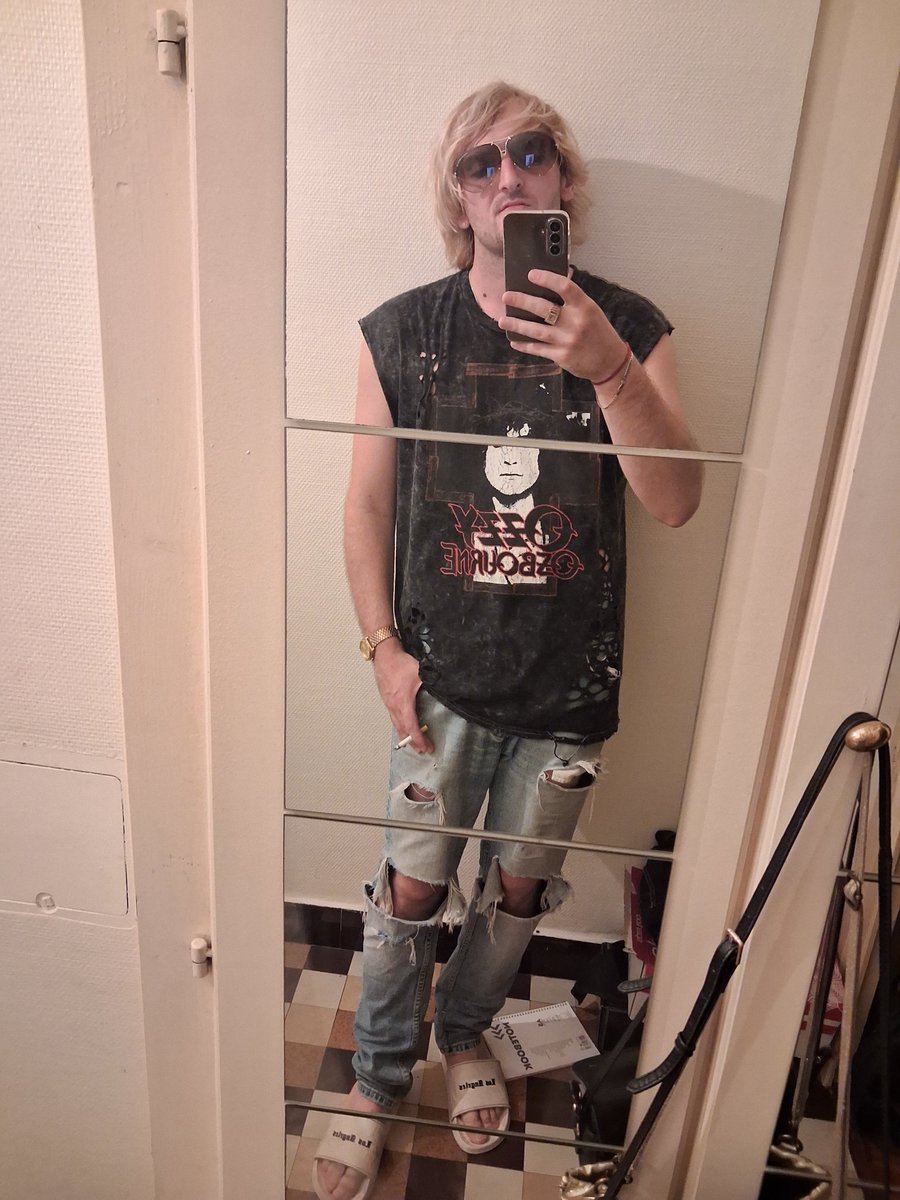 alphonsedargent's tweet photo. Are you guys, dead ? 🚬 https://t.co/uzTk7UBSlt