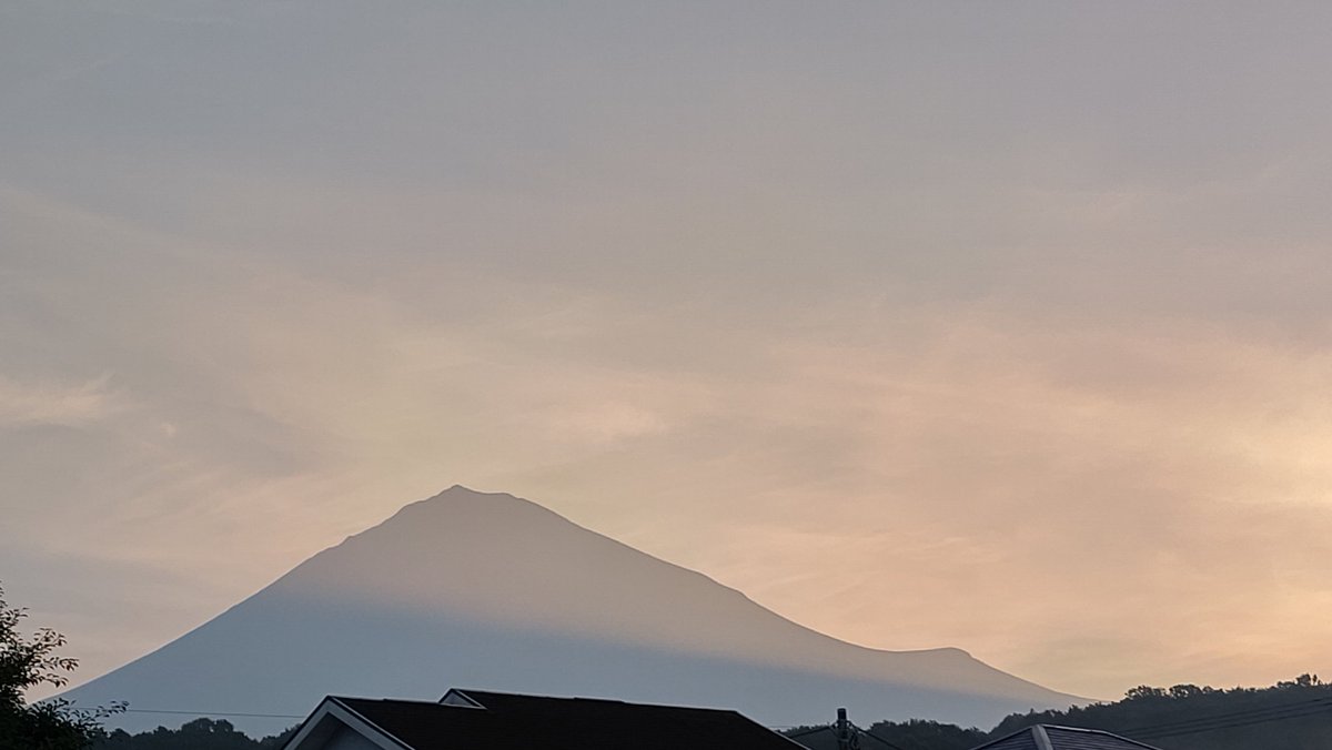 3007moco1124's tweet photo. おはようございます
今��の富士山 https://t.co/EODlVOgvZ3