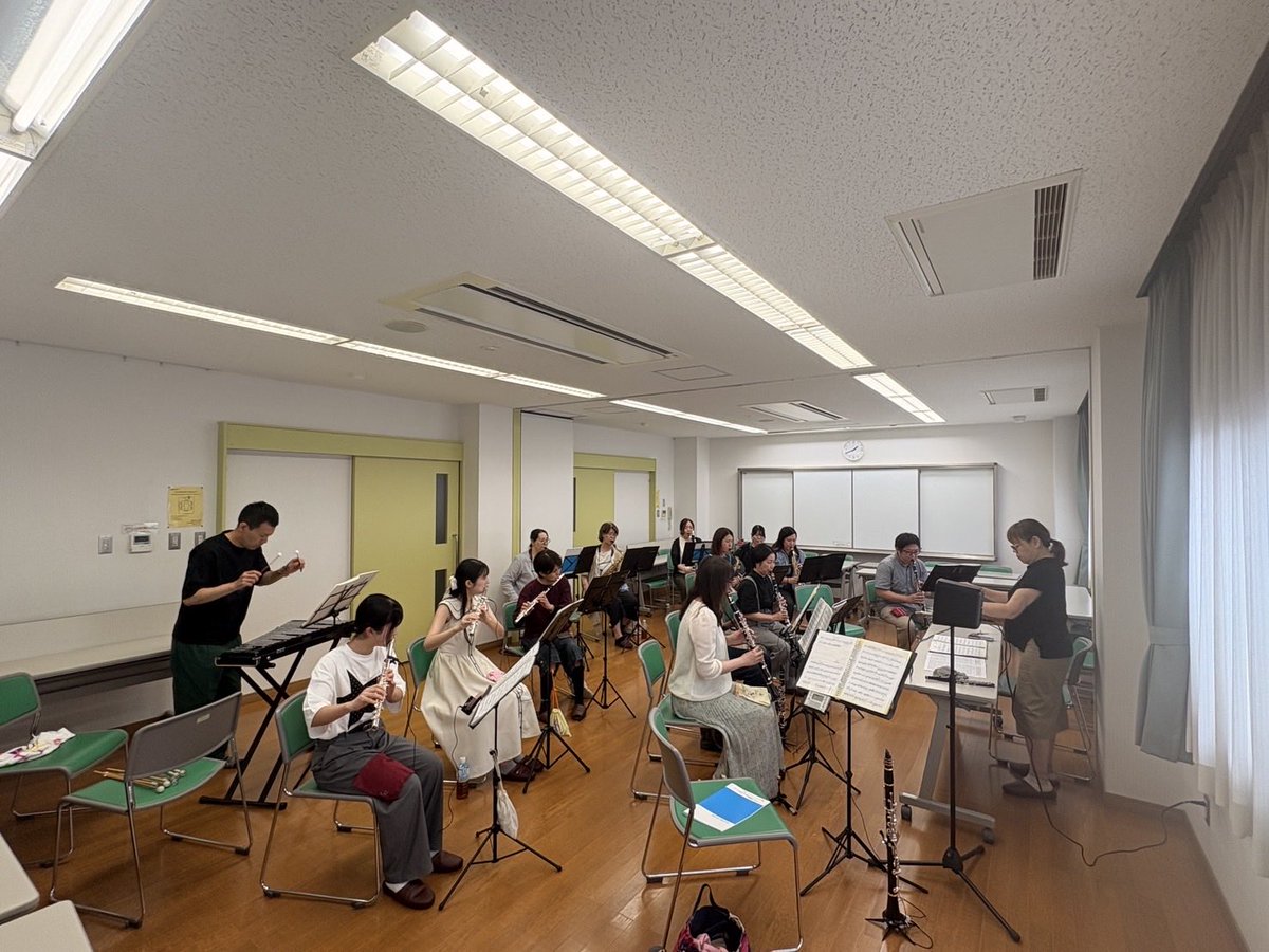 naracity1971's tweet photo. 6月最終週の奈良市吹

倉庫の引越しでヘトヘトになった翌日、

パート練習、セクション練習のあと、待望の監督レッスン

コンクールに向けてごりごり進めています！

⚽️悔しい結果でしたが、やっぱり目標に向けて頑張る姿には心を打たれますね。
私たちもそうありたいものです https://t.co/kfk8j2K7ry