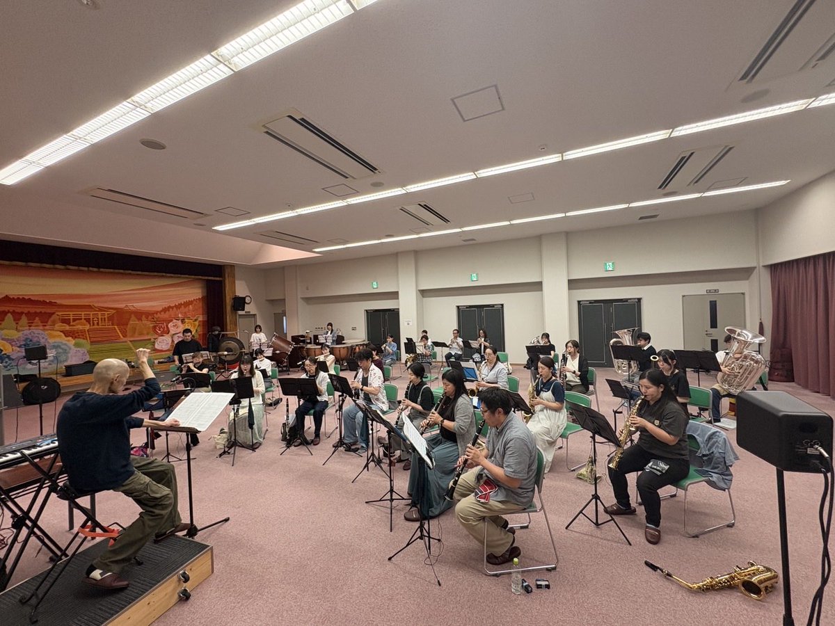 naracity1971's tweet photo. 6月最終週の奈良市吹

倉庫の引越しでヘトヘトになった翌日、

パート練習、セクション練習のあと、待望の監督レッスン

コンクールに向けてごりごり進めています！

⚽️悔しい結果でしたが、やっぱり目標に向けて頑張る姿には心を打たれますね。
私たちもそうありたいものです https://t.co/kfk8j2K7ry